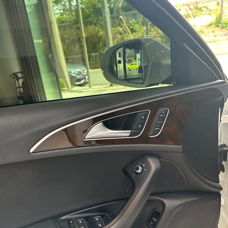 Audi A6 vinyl wrap - Audi A6 Vinyl Wrap Review: From Old Wood to Modern Carbon photo 5