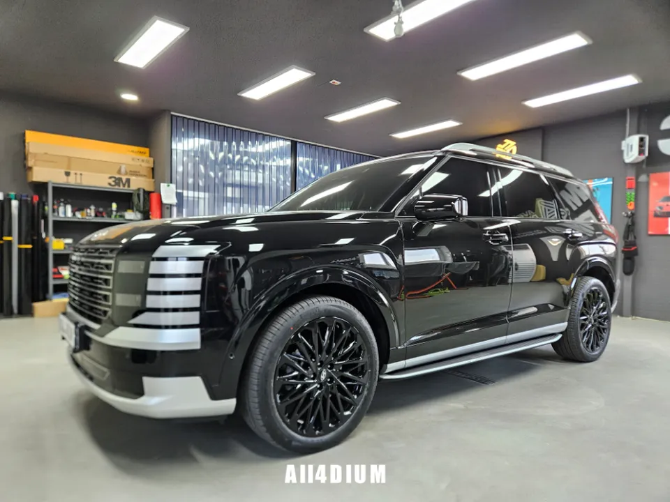 Hyundai Palisade LX3 vinyl wrap - Hyundai Palisade LX3 Chrome Delete Vinyl Wrap Review photo 3