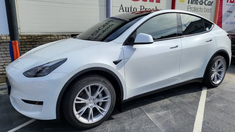 Hyundai IONIQのカーフィルム施工事例 施工写真 4