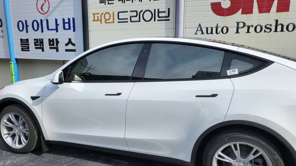 Hyundai IONIQのカーフィルム施工事例 施工写真 6