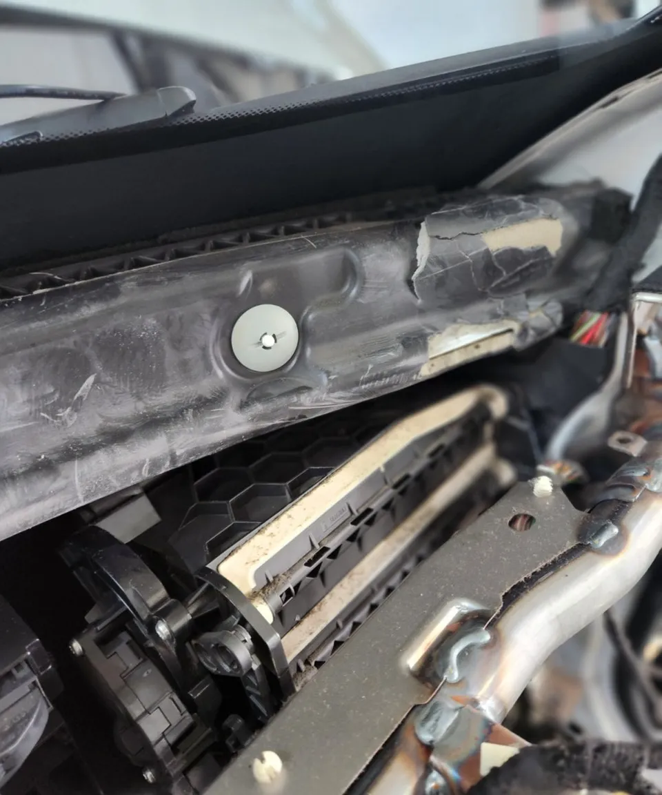 BMW 3 Series dash cam - BMW 3 Series Dash Cam Installation Review photo 3