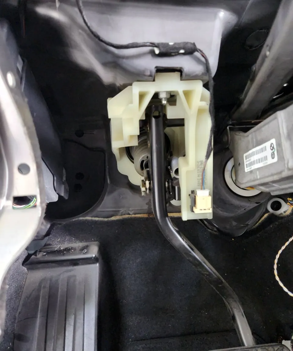 BMW 3 Series dash cam - BMW 3 Series Dash Cam Installation Review photo 4