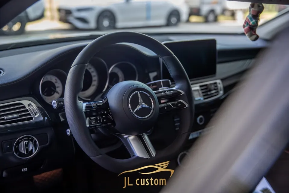 Mercedes-Benz CLS ambient lighting - Mercedes-Benz CLS Ambient Lighting Review — Enhanced Interior Moo photo 5