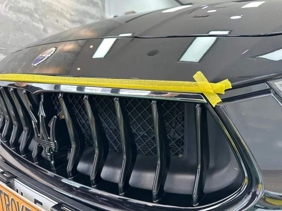 Maserati Ghibliのカーラッピング事例｜クロームメッキの黒化 施工写真 2-2