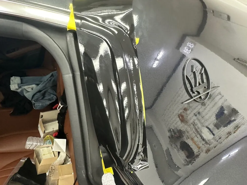 Maserati Ghibliのカーラッピング事例｜クロームメッキの黒化 施工写真 3-3