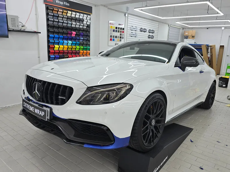 Mercedes-Benz C63 AMGのカーラッピング事例|ナardoグレー 施工写真 1-1