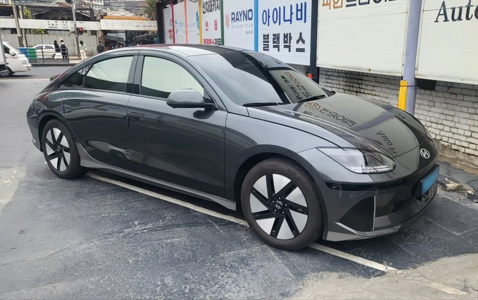 Hyundai IONIQ window tinting installation result