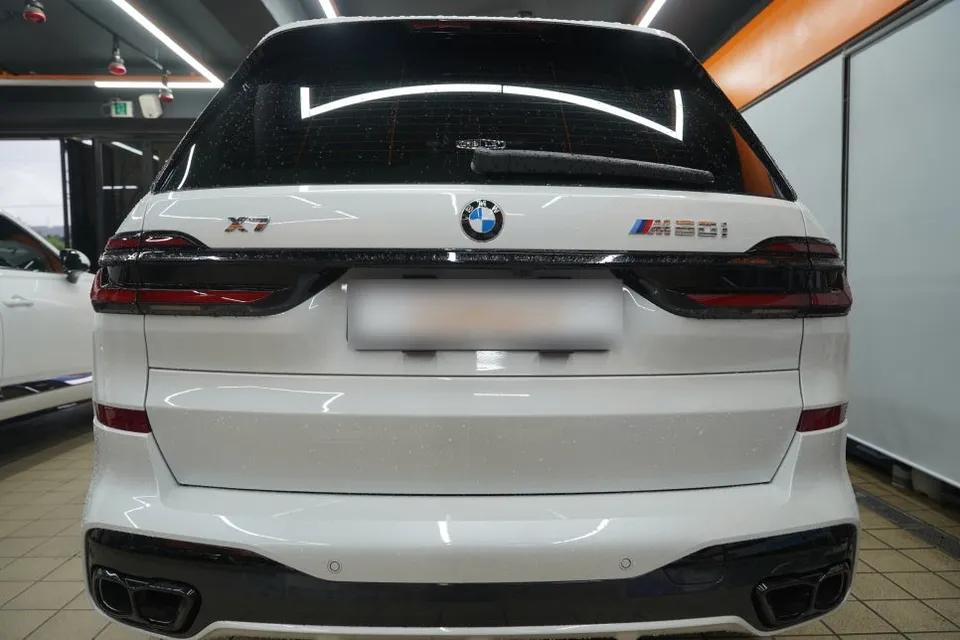 BMW X7のPPF施工事例:費用目安と仕上がり 施工写真 1-2
