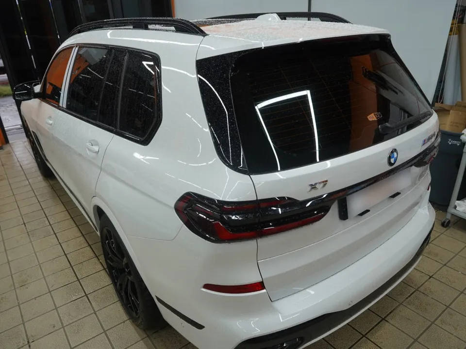BMW X7のPPF施工事例:費用目安と仕上がり 施工写真 1-3