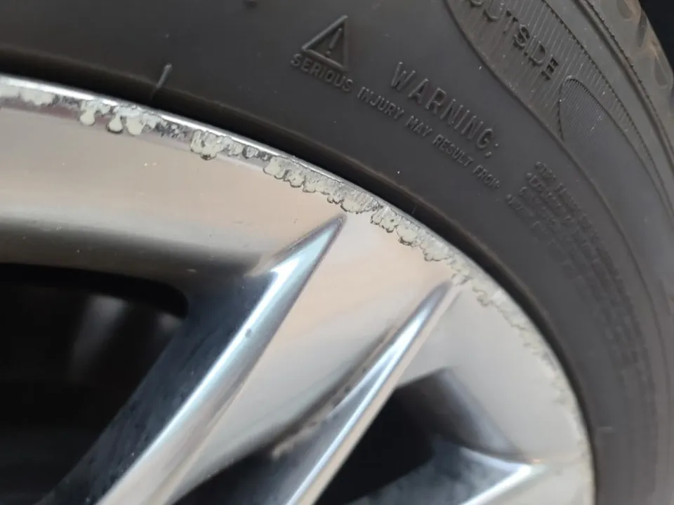 Lexus LS 500のホイールリペア・塗装事例 施工写真 1-3