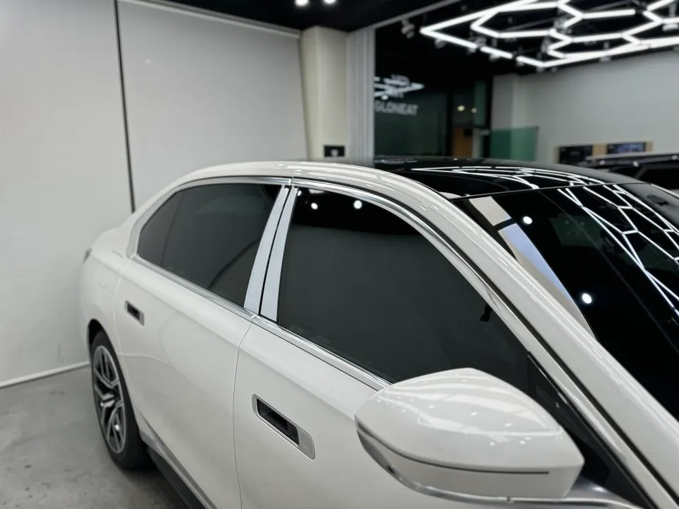 BMW i7のカーフィルム施工事例｜費用目安・仕上がり 施工写真 6