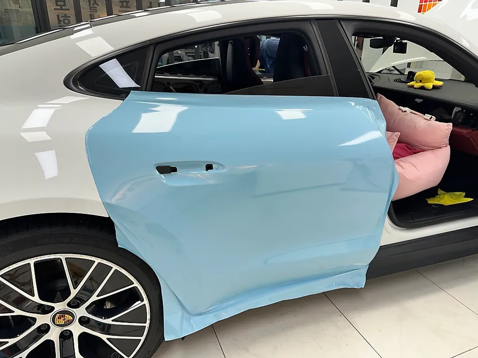 Porsche Taycan vinyl wrap - Porsche Taycan Vinyl Wrap Review: Frozen Blue Metallic Transforma photo 5