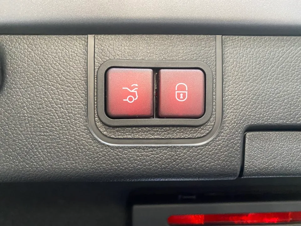 Mercedes-Benz CLA 45 AMG oem options - Mercedes-Benz CLA 45 AMG Power Trunk Upgrade Review photo 3