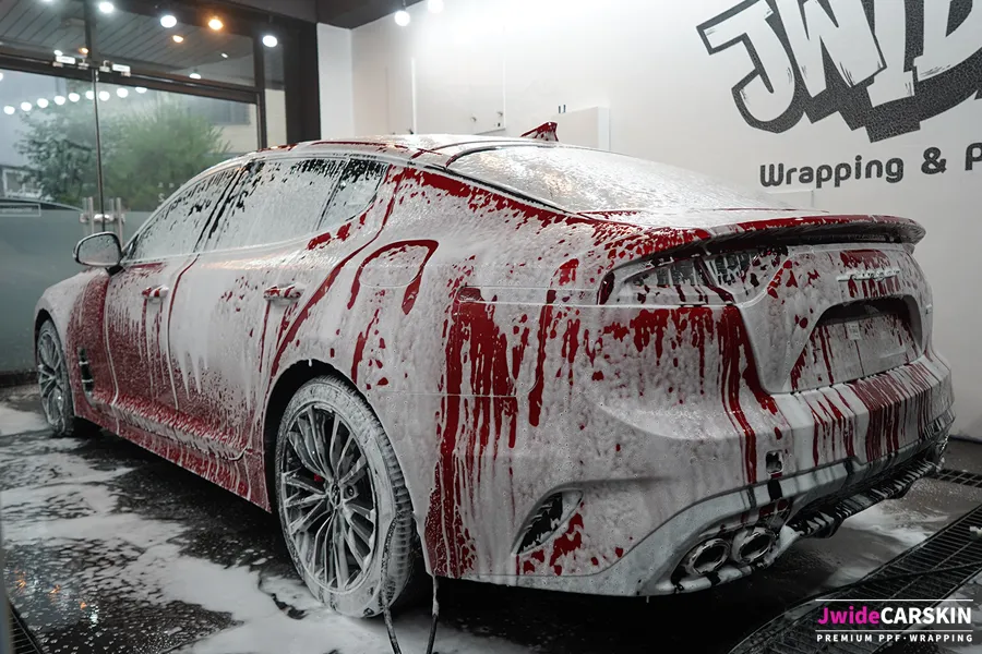 Kia Stingerのカーラッピング事例|3Mサテンダークグレー 施工写真 1-1
