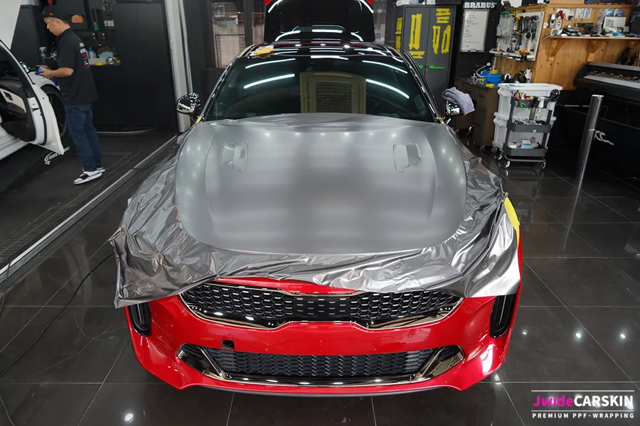 Kia Stingerのカーラッピング事例|3Mサテンダークグレー 施工写真 1-3