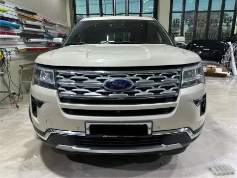 Ford Explorerのカーラッピング事例 施工写真 1-1