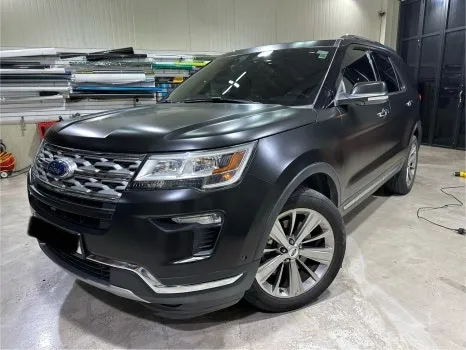 Ford Explorerのカーラッピング事例 施工写真 4-1