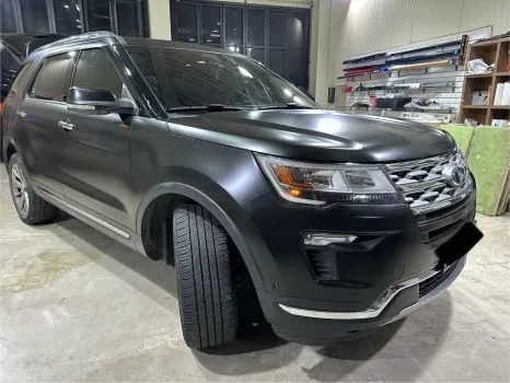 Ford Explorerのカーラッピング事例 施工写真 1-2
