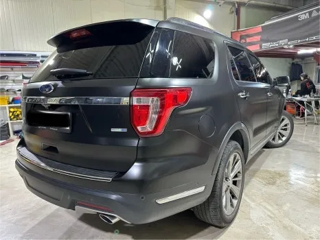 Ford Explorerのカーラッピング事例 施工写真 2-2