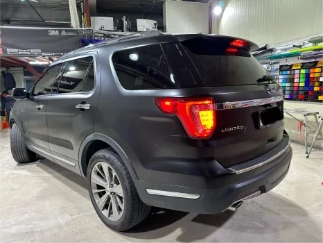 Ford Explorerのカーラッピング事例 施工写真 3-2