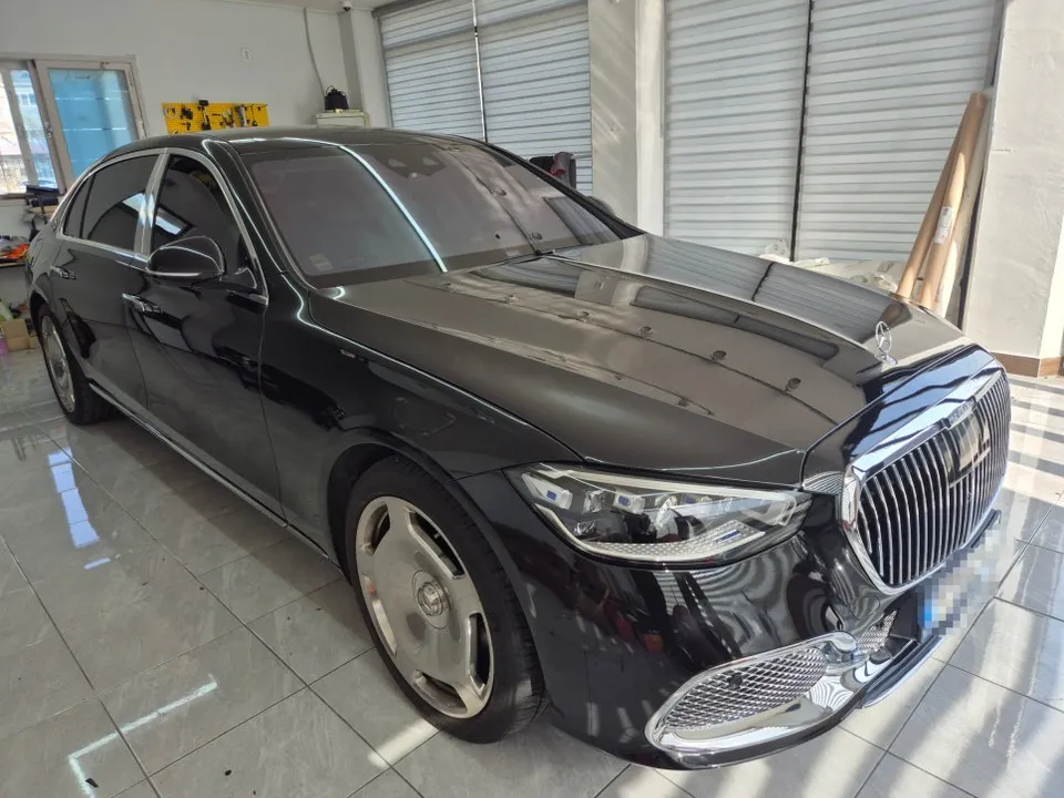 Maybach S580のカーラッピング事例|GTシルバーデュオトーン 施工写真 1-2