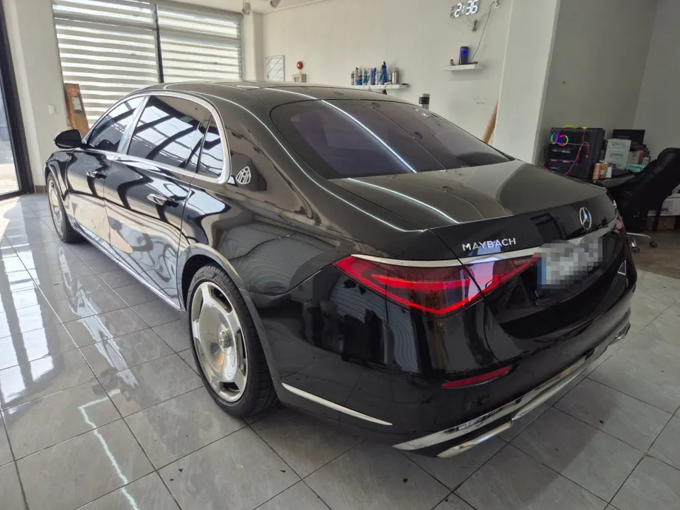 Maybach S580のカーラッピング事例|GTシルバーデュオトーン 施工写真 2-2