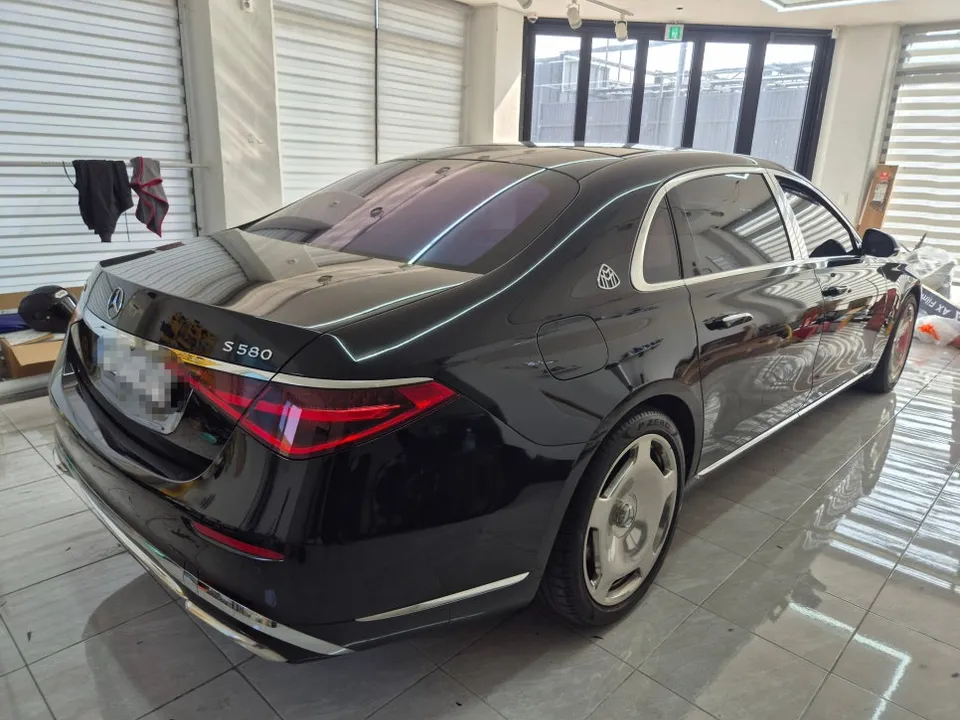 Maybach S580のカーラッピング事例|GTシルバーデュオトーン 施工写真 3-2