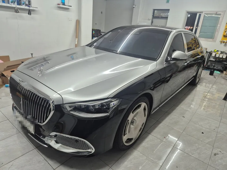 Maybach S580のカーラッピング事例|GTシルバーデュオトーン 施工写真 3-3