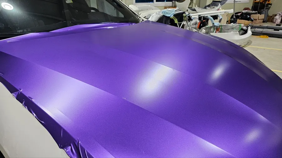 Maserati Levanteのカーラッピング事例|サテンパープル 施工写真 3-2