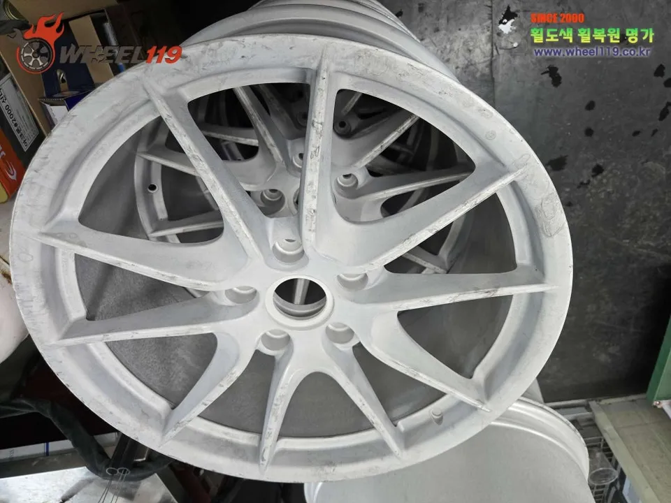 Porsche 911 wheel repair - Porsche 911 Wheel Refinishing Review: Satin Platinum Finish photo 4