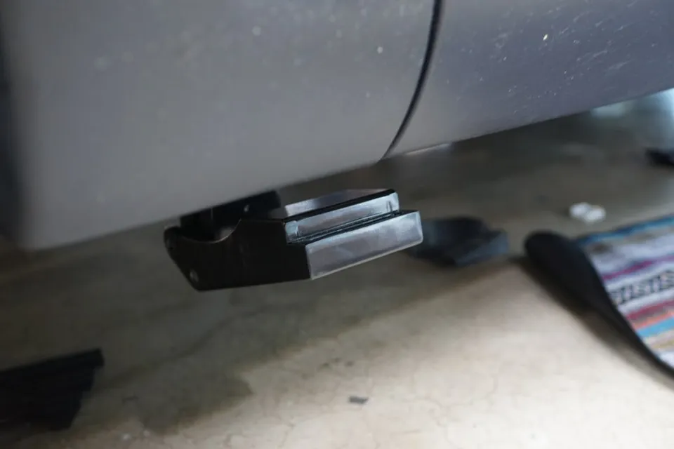 Land Rover Discovery 5 body kit - Land Rover Discovery 5 Electric Side Steps Review photo 3