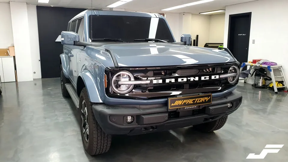 Ford Broncoのカーラッピング事例｜レトロクラシックな変身 施工写真 1-1