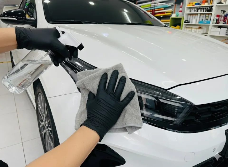 Kia K3のPPF施工事例|ルーフトップとヘッドライト 施工写真 2-3