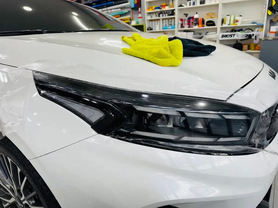 Kia K3のPPF施工事例|ルーフトップとヘッドライト 施工写真 3-3