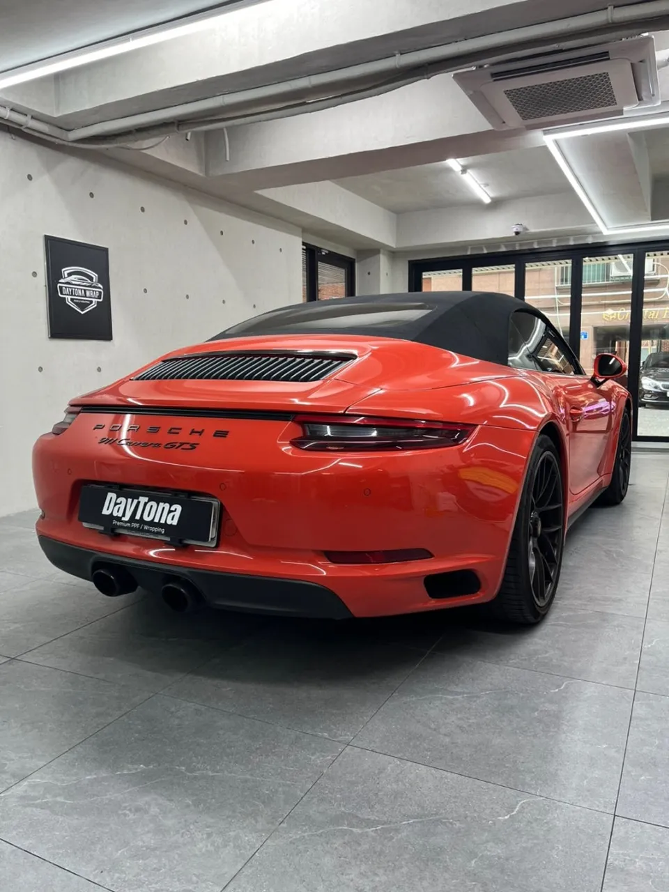 Porsche 911 vinyl wrap - Porsche 911 GTS Vinyl Wrap Review: Piano Black Finish photo 3