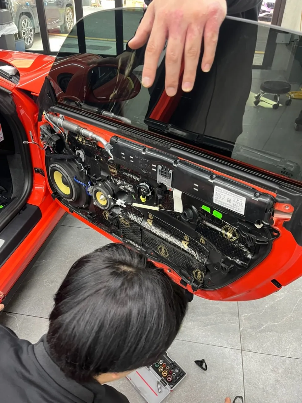 ポルシェ 911 GTS カーラッピング事例｜ピアノブラックの高級感 施工写真 2-2