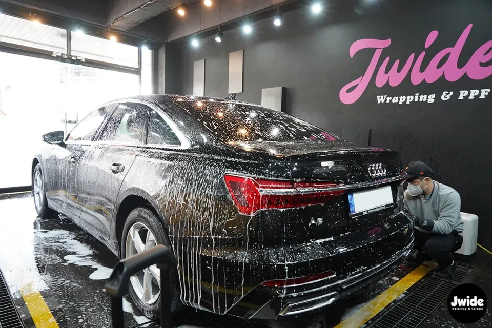 Audi A6のPPF施工事例｜サテンブラックで高級感アップ 施工写真 2-1