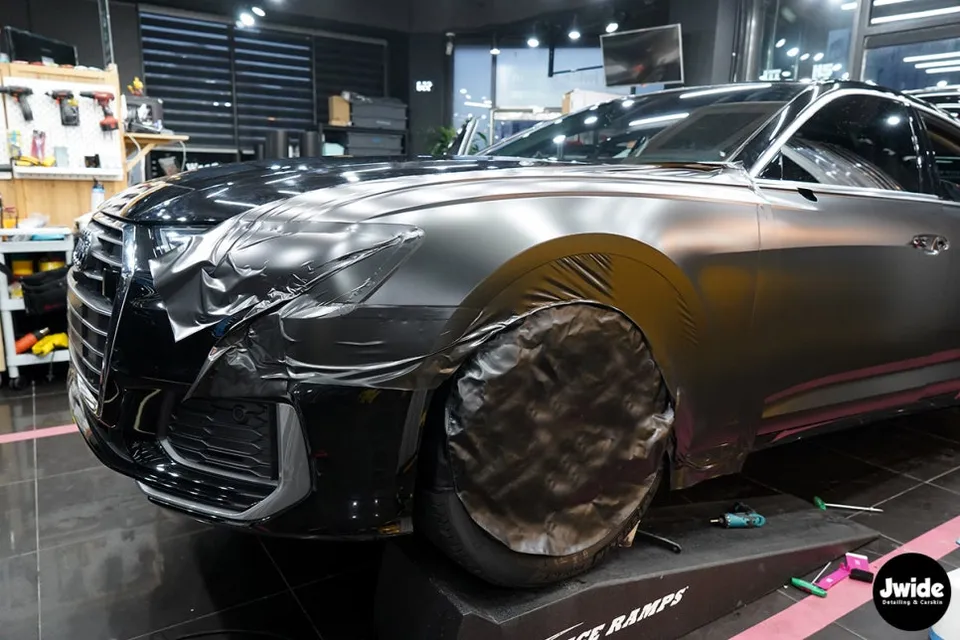 Audi A6のPPF施工事例｜サテンブラックで高級感アップ 施工写真 3-2