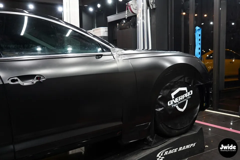 Audi A6のPPF施工事例｜サテンブラックで高級感アップ 施工写真 1-3