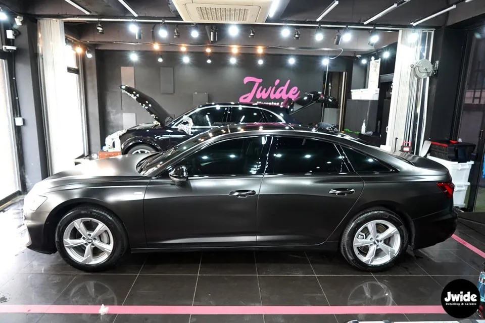 Audi A6のPPF施工事例｜サテンブラックで高級感アップ 施工写真 2-3