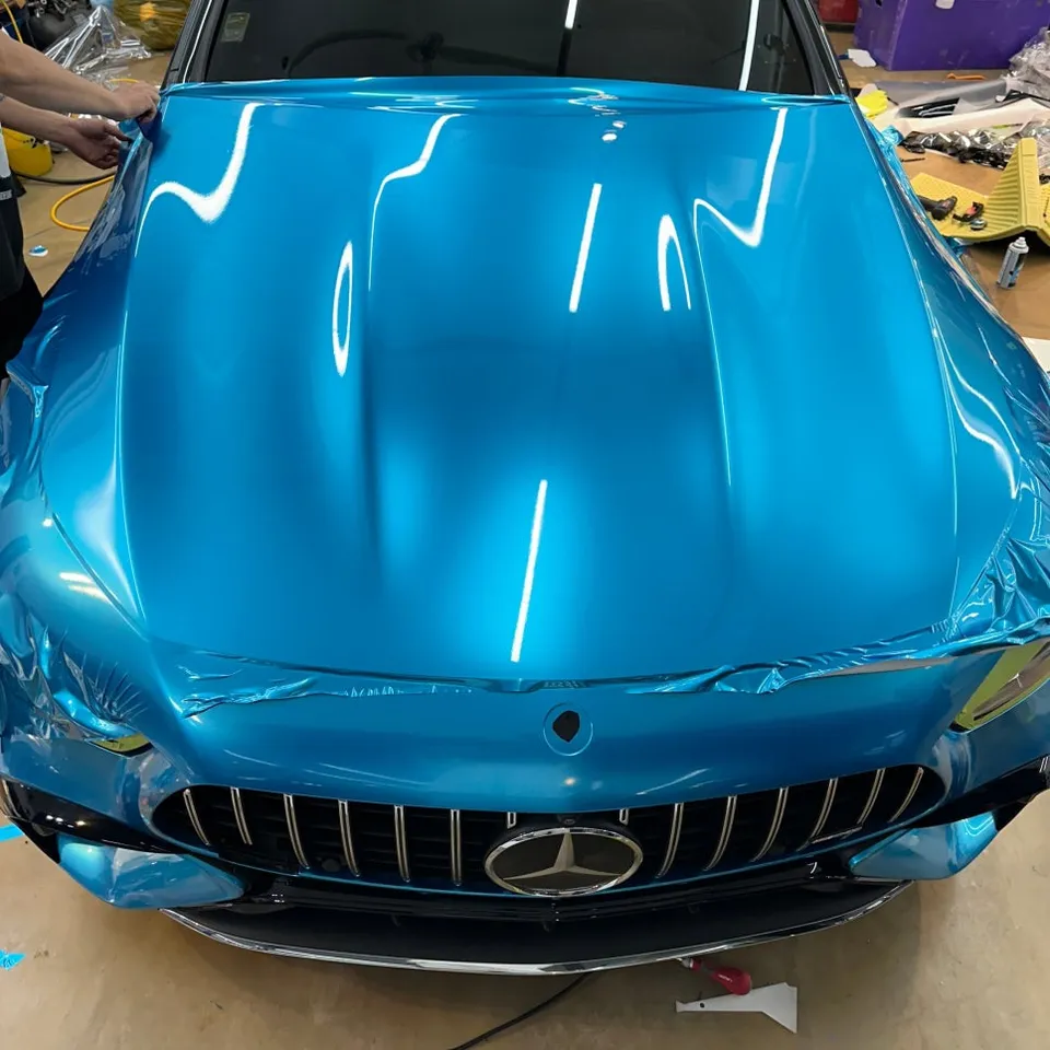 Mercedes-Benz AMG GT 43のカーラッピング事例｜ロングビーチブルー 施工写真 3-1