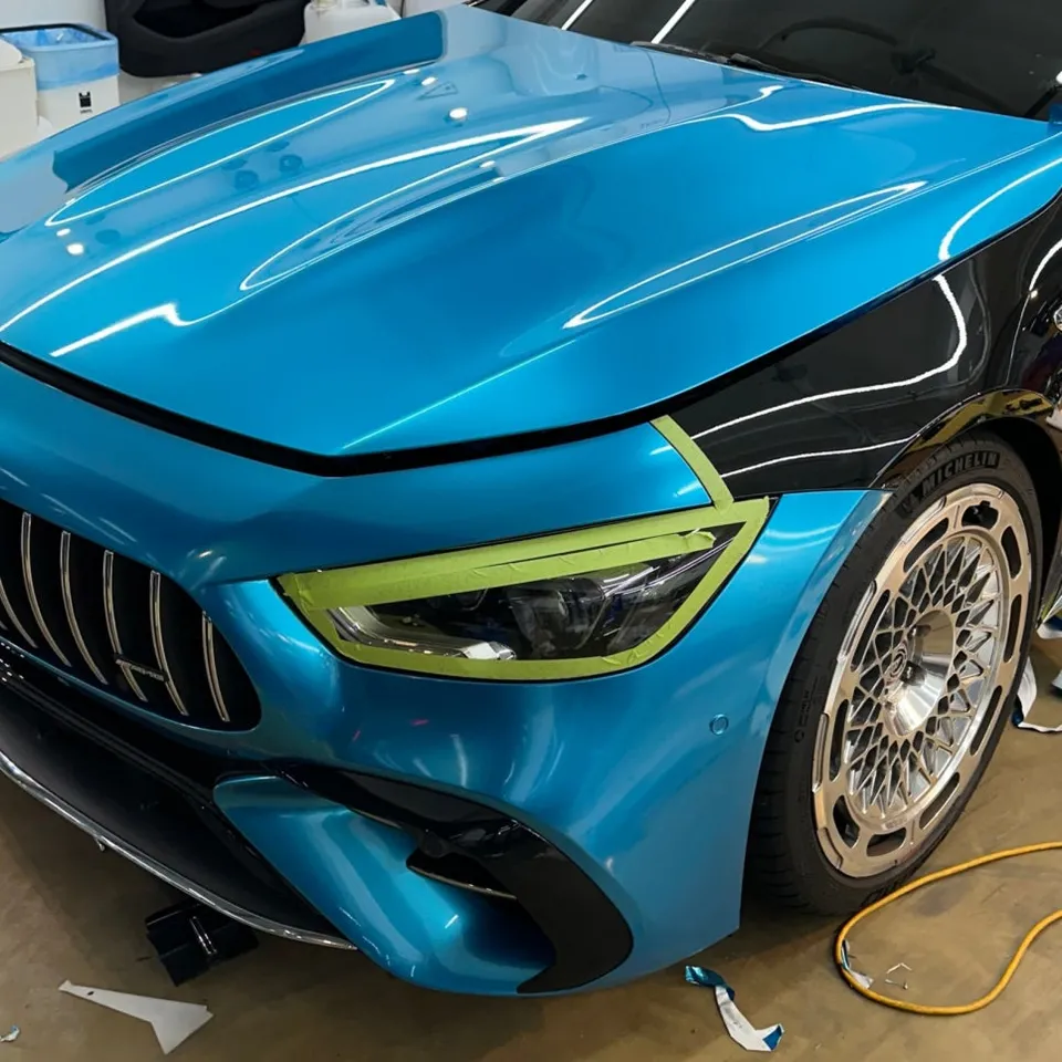 Mercedes-Benz AMG GT 43のカーラッピング事例｜ロングビーチブルー 施工写真 2-2