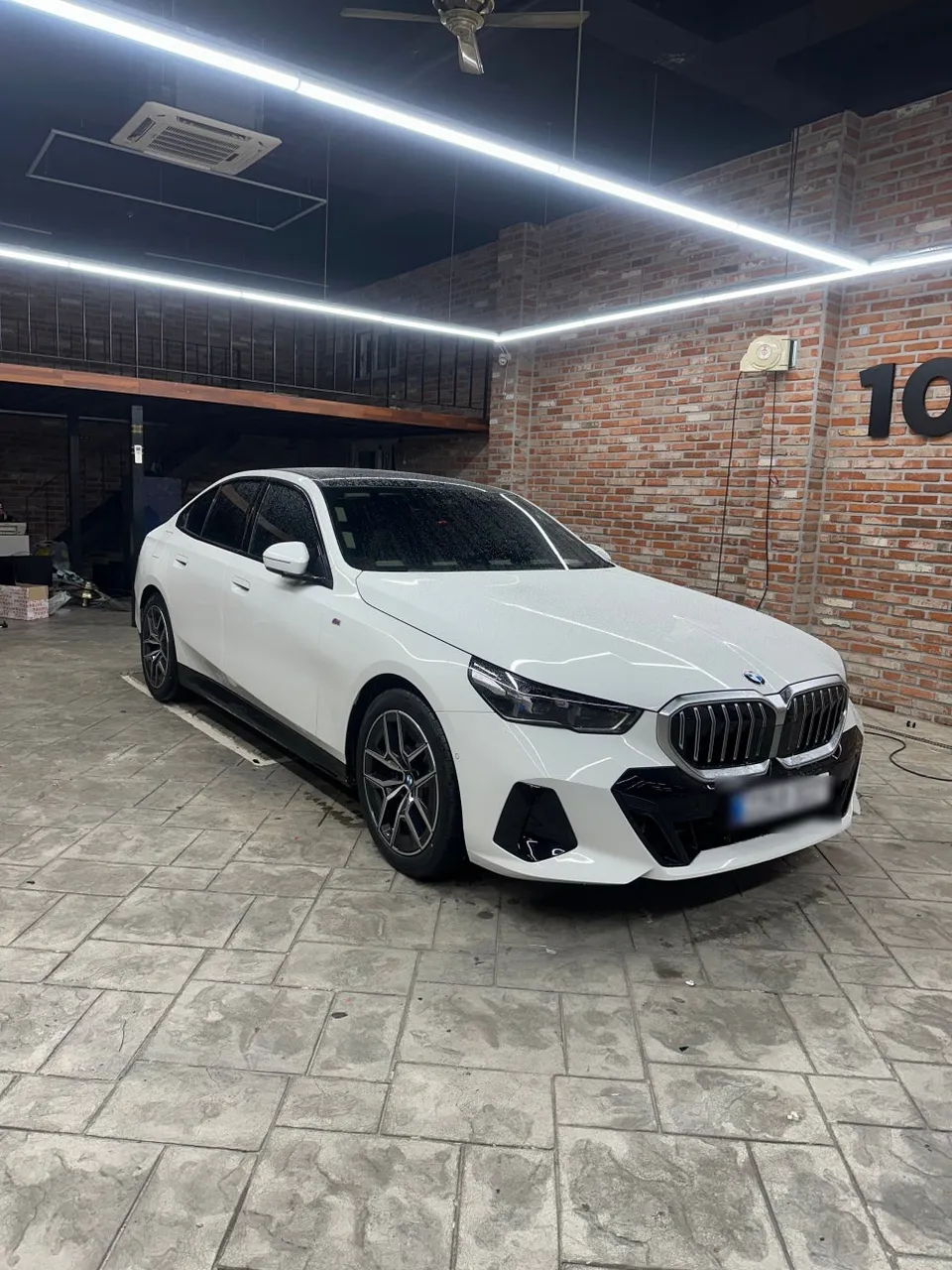 BMW 5 Series G30 PPF施工事例|ハイグロス・室内保護 施工写真 2