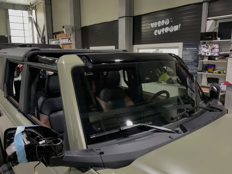 Ford Broncoのカーラッピング事例|サテンカーキグリーン 施工写真 3-2
