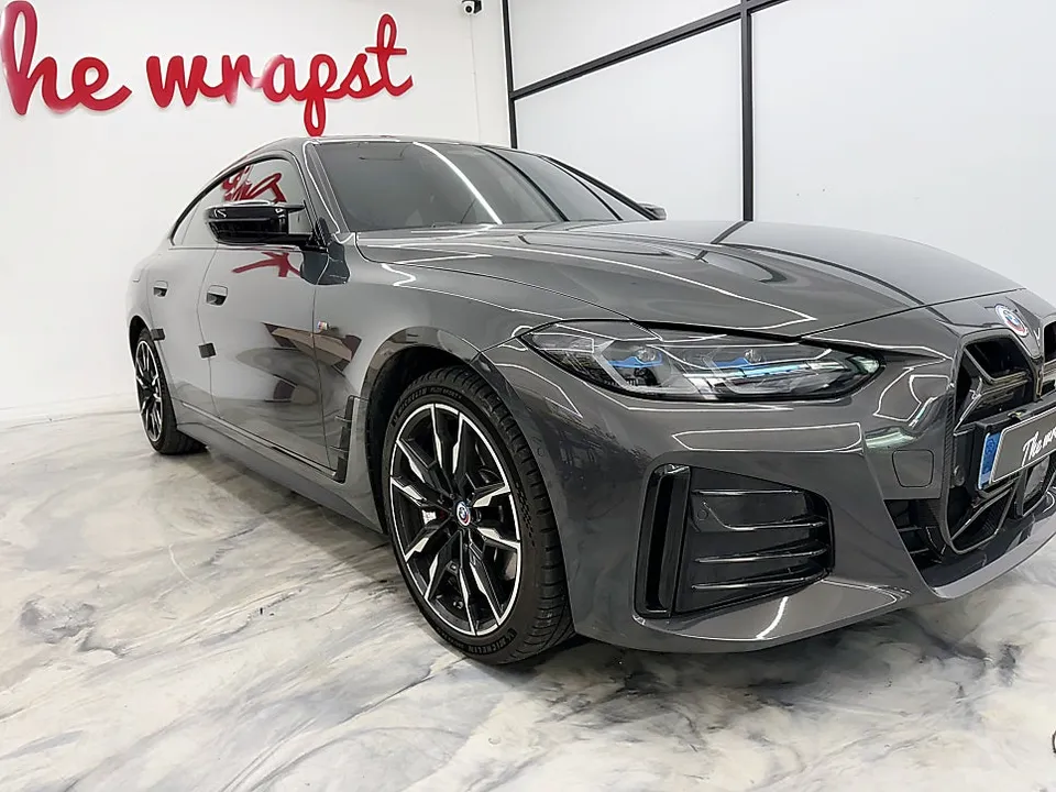 BMW i4のホイールラッピング事例｜費用目安・仕上がり 施工写真 1-1