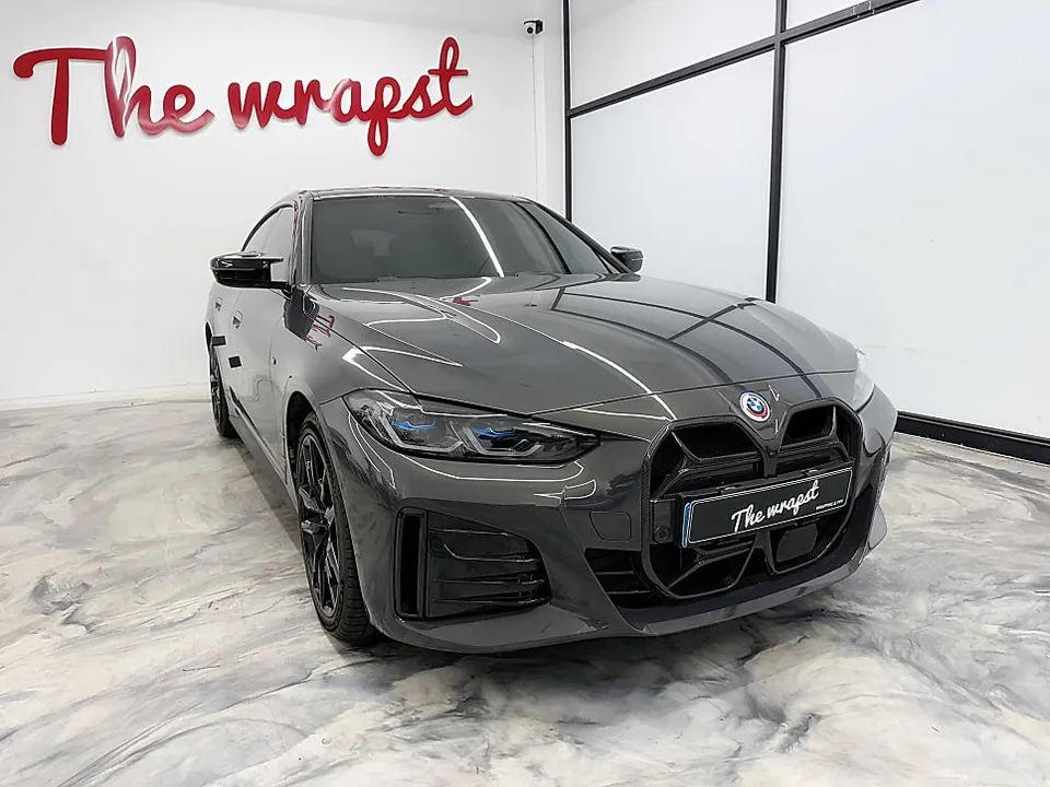 BMW i4のホイールラッピング事例｜費用目安・仕上がり 施工写真 3-1