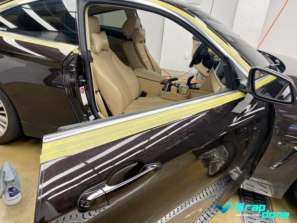 BMW 4 Seriesのカーラッピング事例|クロームメッキのブラックアウト 施工写真 1-3