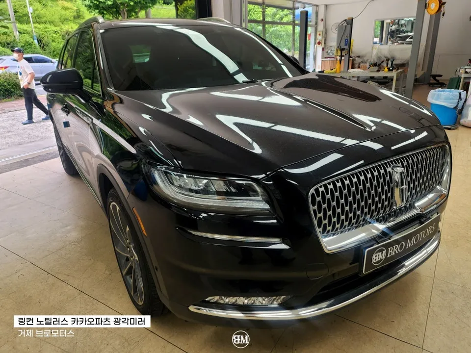 Lincoln Nautilus OEM Options Review: Factory Upgrade Cost photo 2