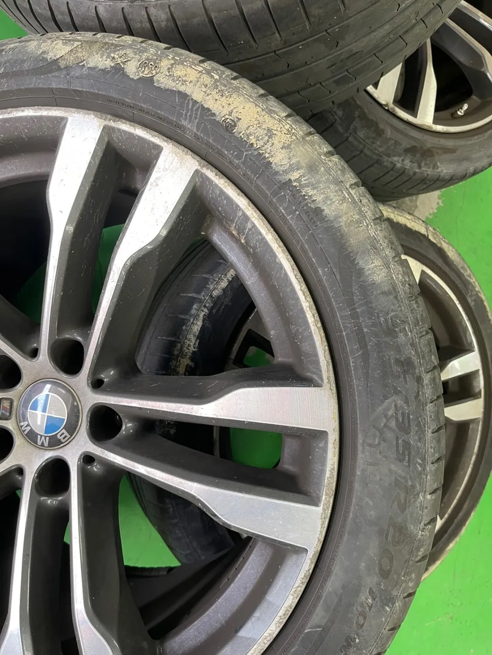 BMW X6 F16のホイールリペア・塗装事例 施工写真 3-2