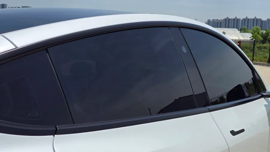 Tesla Model Yのカーフィルム施工事例 施工写真 4